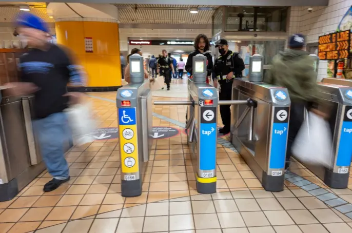 Lieferant von Fußgänger-Drehkreuzen für Metrostationen